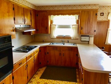 32 Rose Ave, Woonsocket, RI 02895 - photo 6