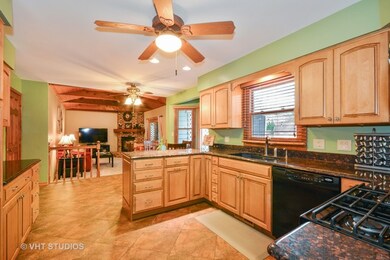 808 Viking Dr, Batavia, IL 60510 - photo 3