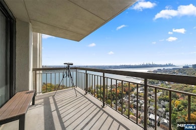 River Ridge unit 25D, Fort Lee, NJ 07024 - photo 2