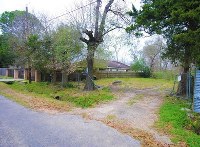 978 Dolly Wright St, Houston, TX 77088 - photo 2