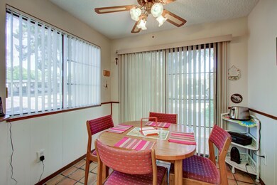007_Casual Dining Room