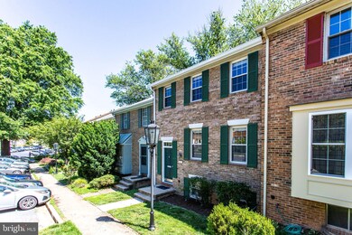 9677 Lindenbrook St, Fairfax, VA 22031 - photo 4