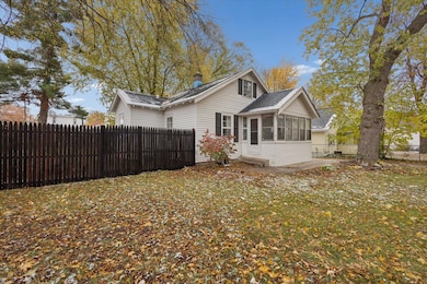 947 Roger St NW, Grand Rapids, MI 49544 - photo 3