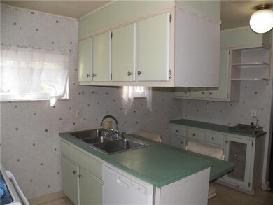 Great Island with triple sink and Dishwasher and p