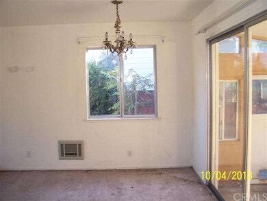 Dining area w/chandelier