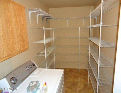 walk-in pantry laundry