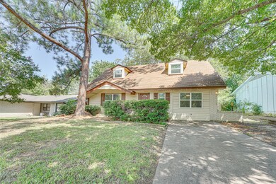 802 Phillips Dr, Ennis, TX 75119 - photo 2