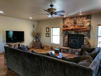 Living Room - 6