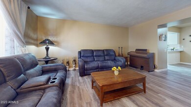 15426-N-Lakeforest-Dr-Living-Room(1)