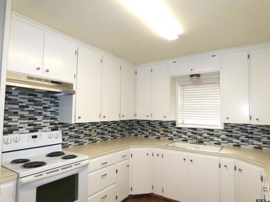 1305 Cardwell Ln, Tyler, TX 75701 - photo 5