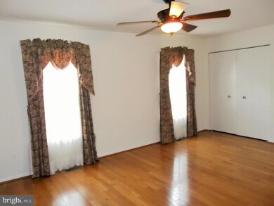 8819 Winding Hollow Way, Springfield, VA 22152 - photo 3