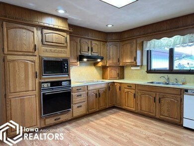 414 E Main St, Wayland, IA 52654 - photo 2