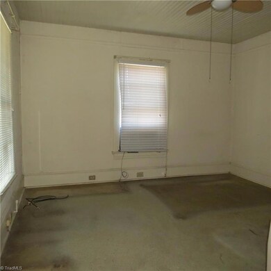 305 Thompsonville St, Reidsville, NC 27320 - photo 5