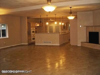 ER into kitchen