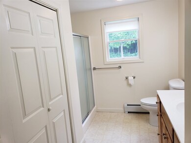 221 Taylor Cir, Pembroke, NH 03275 - photo 4