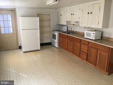 11 S Church St unit 4, Waynesboro, PA 17268 - photo 2