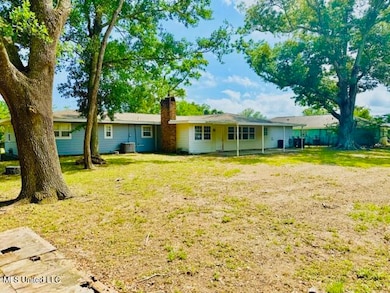 318 E 4th St, Long Beach, MS 39560 - photo 3