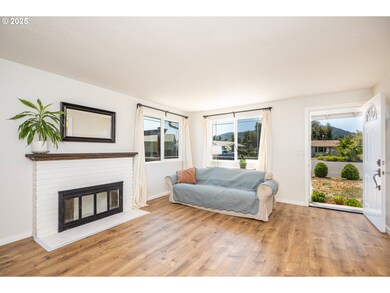 1181 S 39th St, Springfield, OR 97478 - photo 5