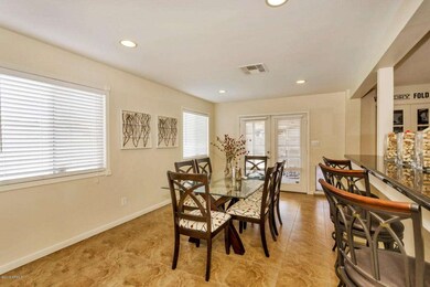 Dining room & breakfast bar