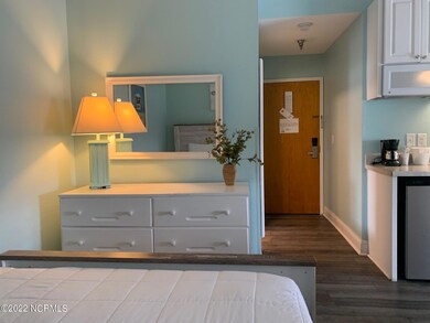 602 W Fort MacOn Rd unit 241, Atlantic Beach, NC 28512 - photo 4