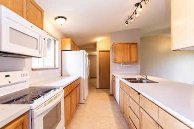 2217 SW Lava Ct, Redmond, OR 97756 - photo 6