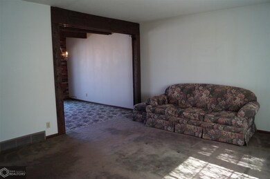 3832 N 4th Ave E, Newton, IA 50208 - photo 5