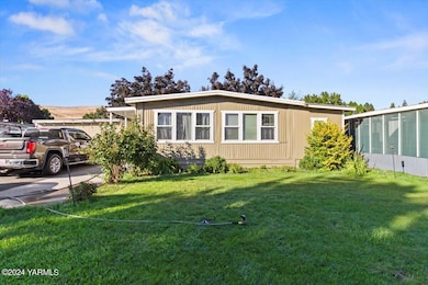 01-2205 Butterfield Rd-003