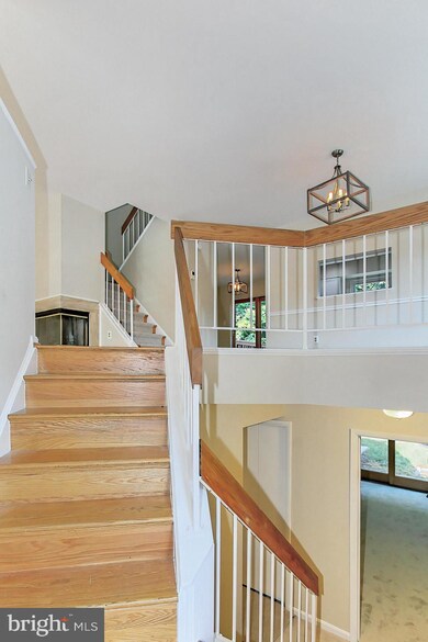 8314 Linden Oaks Ct, Lorton, VA 22079 - photo 4