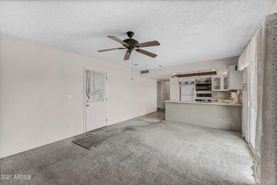Family Room(2)