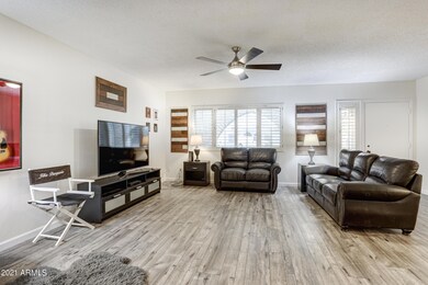 2114 E Dunbar Dr-7