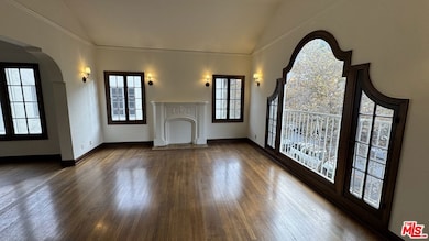 326 1/2 N Sycamore Ave, Los Angeles, CA 90036 - photo 2