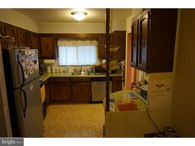 114 Goldengate Rd, Levittown, PA 19057 - photo 7
