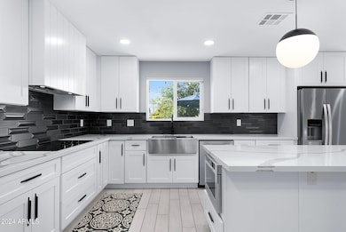 Modern and well outfitted Kitchen