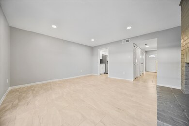 10349 Longmont Dr unit 35/11, Houston, TX 77042 - photo 6