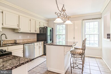 7749 Jewelweed Ct, Springfield, VA 22152 - photo 4