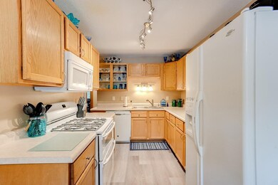 7551-Dawn-Ave-E-Select28-006