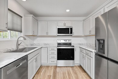23-web-or-mls-4900-n-clearview-rd