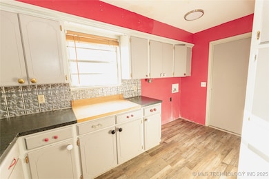 301 W Burkhart St, Glencoe, OK 74032 - photo 6