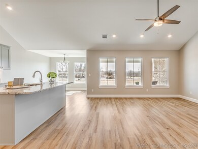 5821 Coldspring Ln, Bartlesville, OK 74006 - photo 5