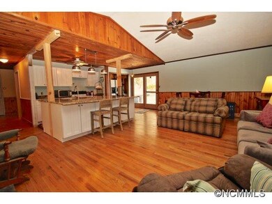 Great Room & Breakfast Bar