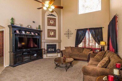 004_FAMILY ROOM