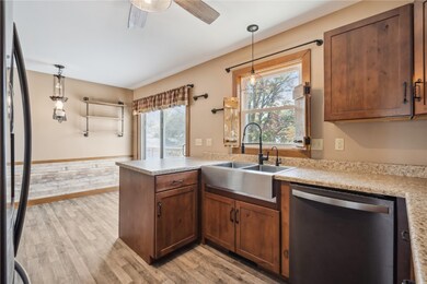 1632 Southview Dr NW, Cedar Rapids, IA 52405 - photo 7