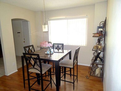 ENTRY/DINING