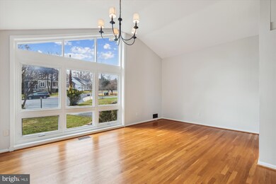 8524 Acorn Cir, Vienna, VA 22180 - photo 2