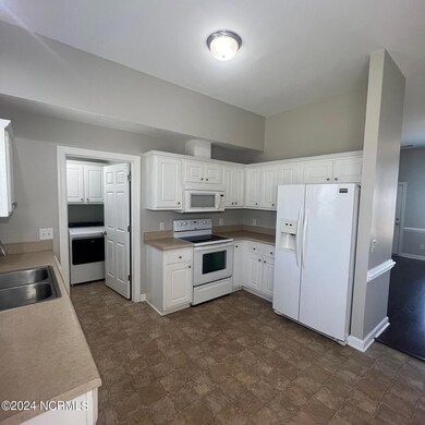 1812 Penncross Dr, Greenville, NC 27834 - photo 6