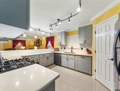 9111 Delmont Park Ln, Houston, TX 77075 - photo 2