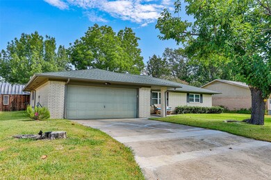 2007 Cypress St, Gainesville, TX 76240 - photo 3