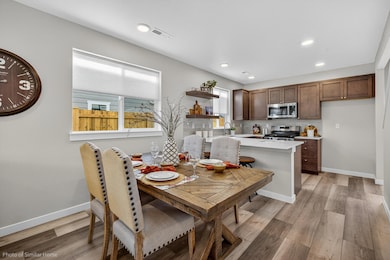 Alpine - Dining & Kitchen