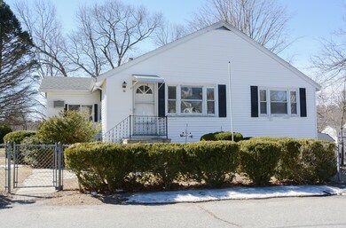 32 Hillcrest Rd, Dracut, MA 01826 - photo 3