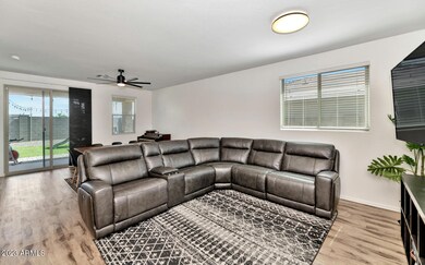 18174 W Robin Ln-003-011-1500x937